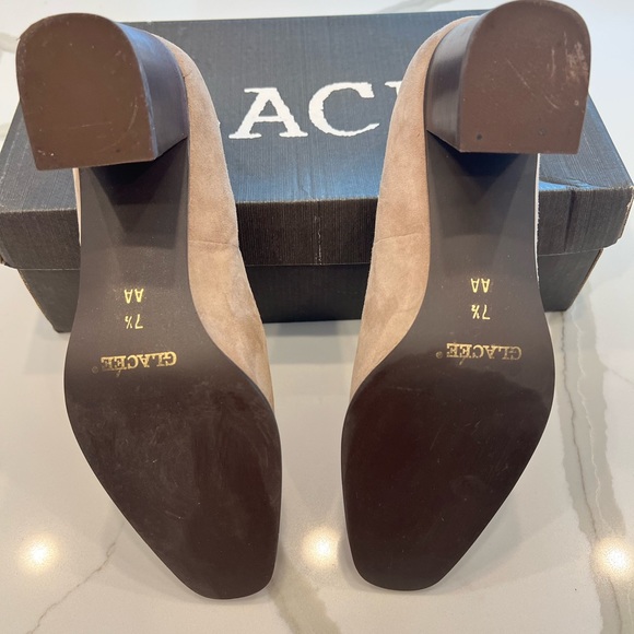 NIB Glacee Taupe Suede Leather Block Heel Pumps Size 7 1/2 AA Narrow - Picture 6 of 7